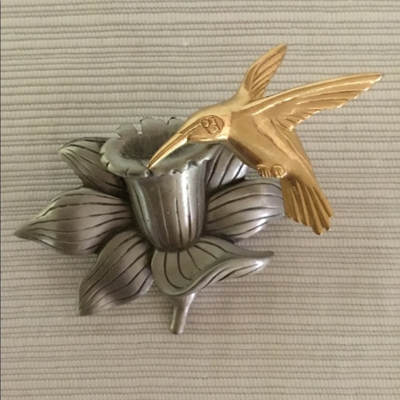 Jewelry - Bird on Brooch is on Spring and Moves!
